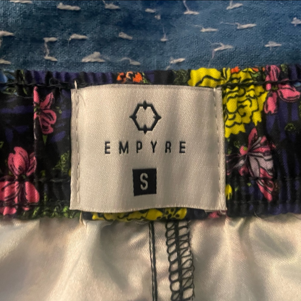 Shorts - Picture 2 of 3